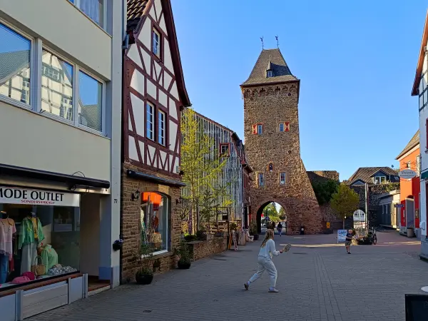 202604240-42 - Werther Tor in Bad Münstereifel, Eifel, Nordrhein-Westfalen, Deutschland
