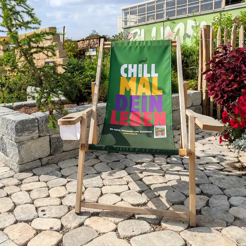 Liegestuhl vor der Blumenhalle