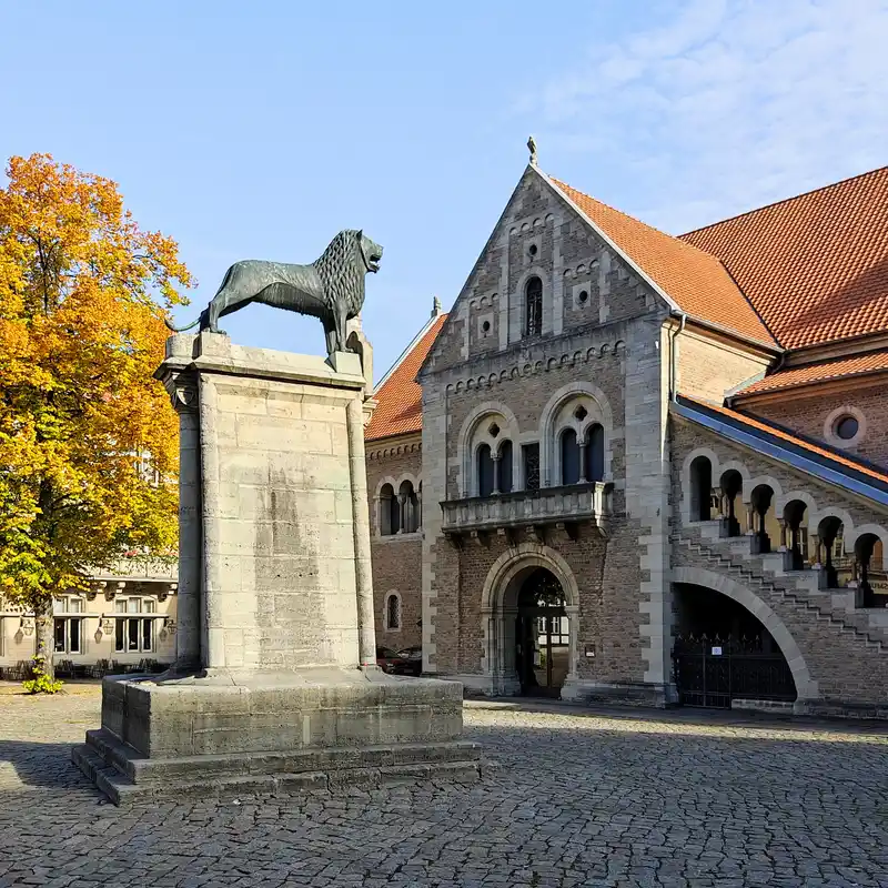 Braunschweiger Löwe vor Burg Dankwarderode