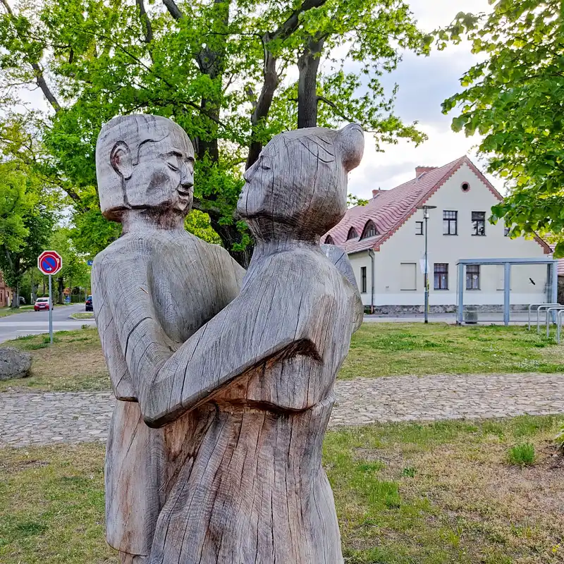 Holzskulpturen in Neu-Langerwisch