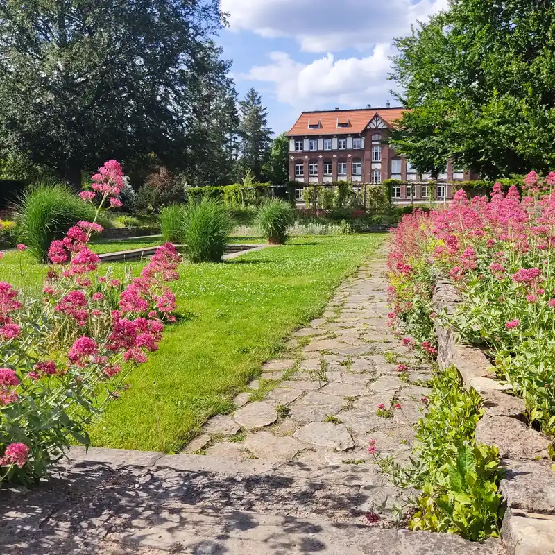 Dahlemer Parks und Gärten im Rosenmonat Juni