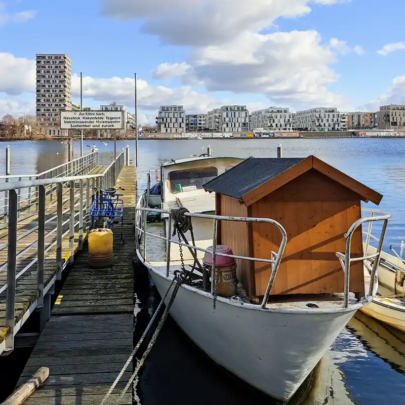 Boot an der Wasserstadt