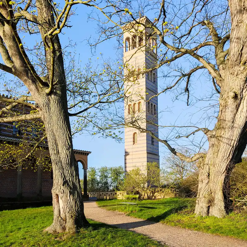 Wasser, Wald und Bärlauch – Durch den Königswald zur Sacrower Heilandskirche und der Römerschanze