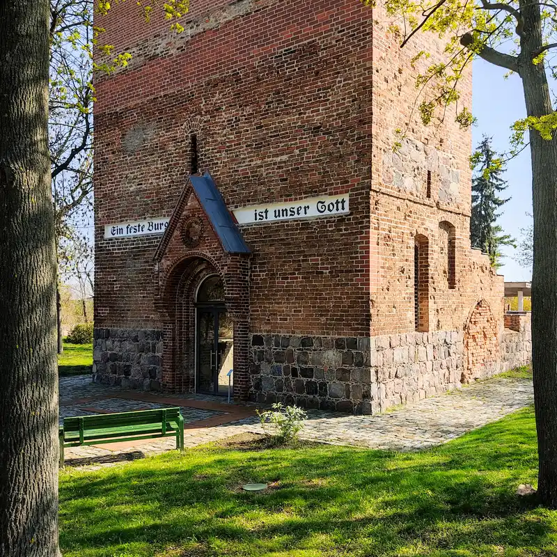 Ruine der Dorfkirche Podelzig