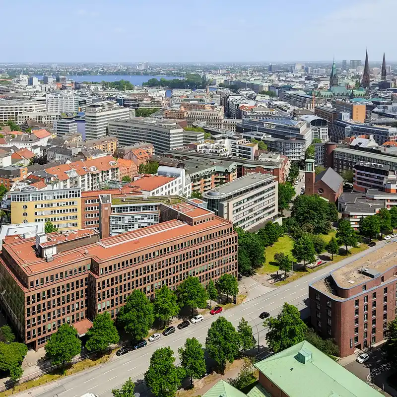 Hamburger Highlights: Innenstadtrunde mit Elbphilharmonie, Binnenalster, Planten un Blomen und dem Hamburger Michel