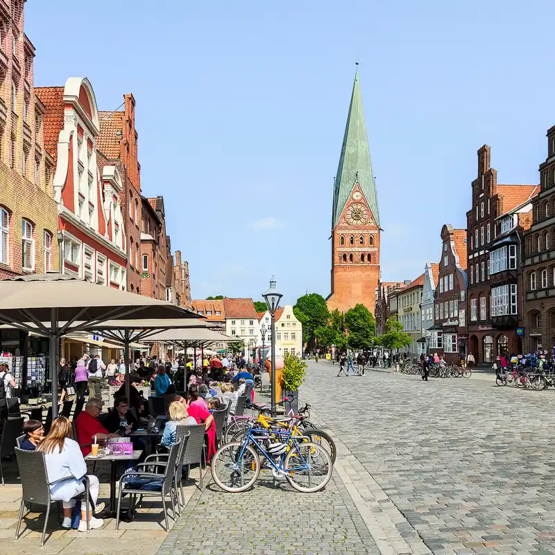 Auf dem Jakobsweg durch die idyllische Ilmenauniederung zur historischen Altstadt von Lüneburg
