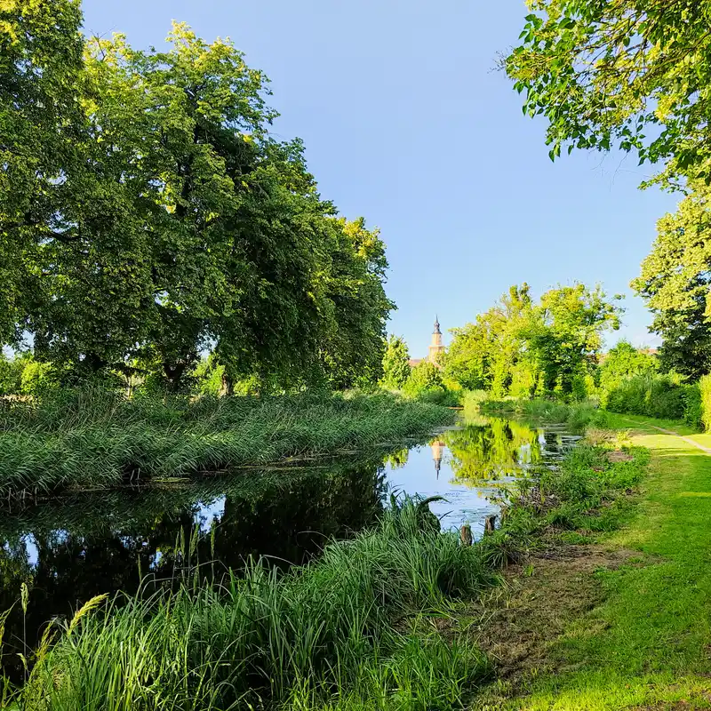 Entlang des Röddelinsees und des Templiner Kanals zum historischen Stadtkern von Templin