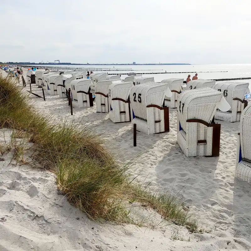 Strandkörbe vor Markgrafenheide