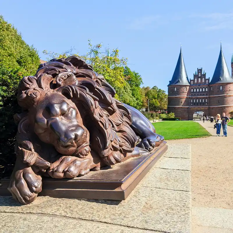 Auf Uferwegen und Altstadtstraßen durch die UNESCO-Welterbestadt Lübeck