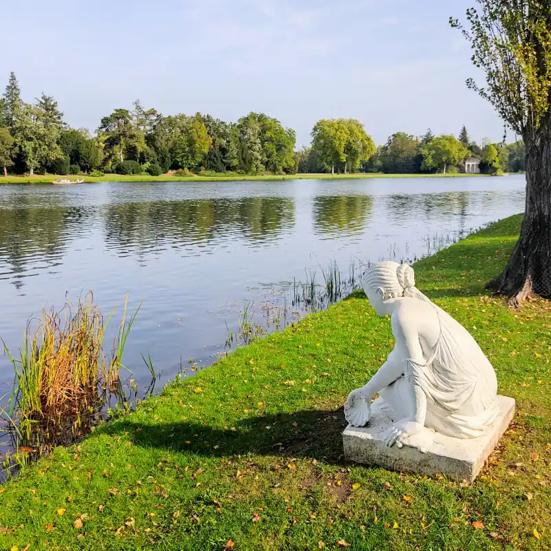 Muschelsucherin im Wörlitzer Park