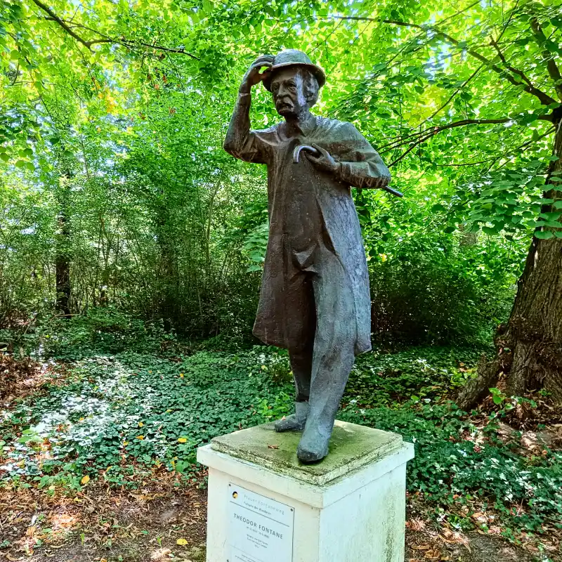 Theodor Fontane im Schlosspark Plaue