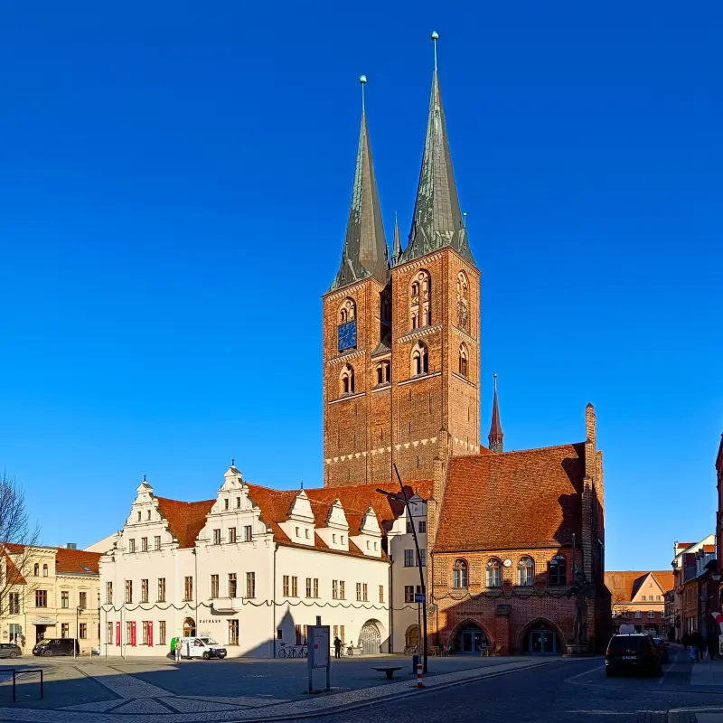 Rathaus und Sankt Marien am Markt