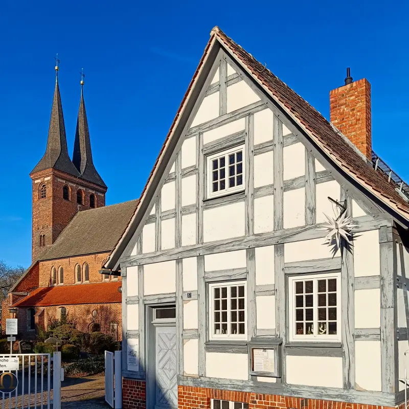 Stadtkirche Kirchhain und Gemeindehaus